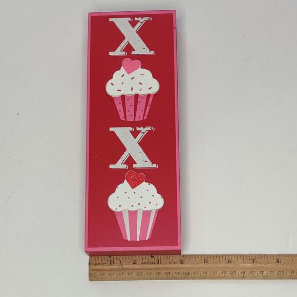 Valentine's Day XOXO Cupcakes Sprinkles Hot Pink Vertical Wall Decor - Picture 3 of 12